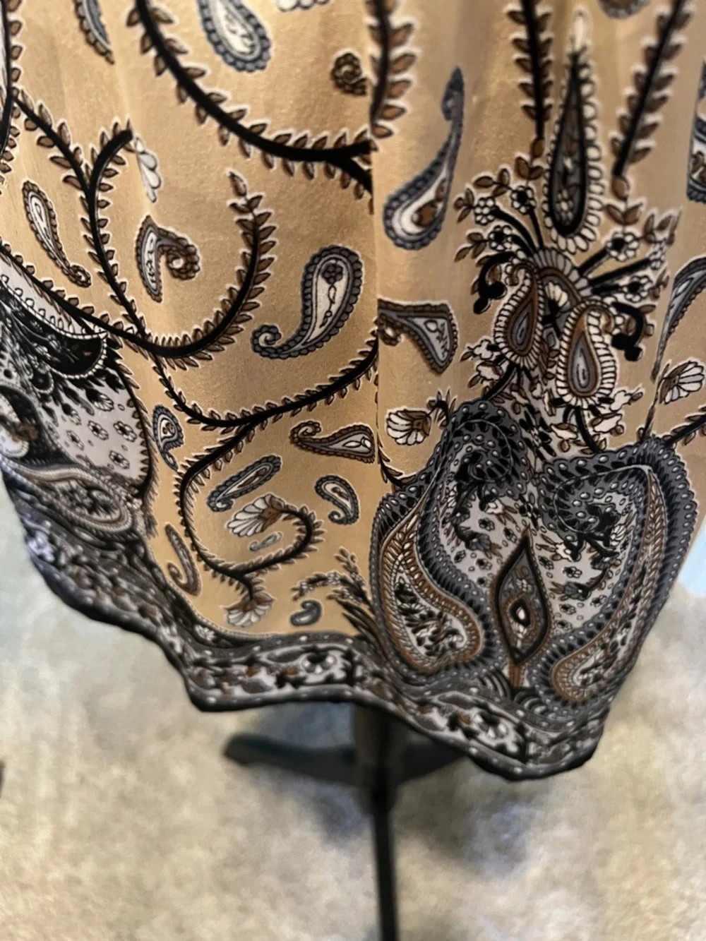 Rue21 Black and Tan Paisley V-Neck Tunic Top - Picture 2 of 6